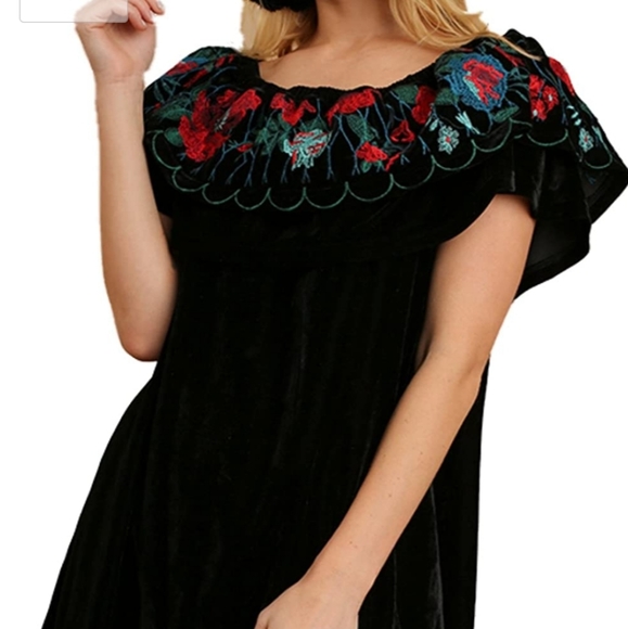 Umgee Dresses & Skirts - Umgee Off the Shoulder Velvet Dress!